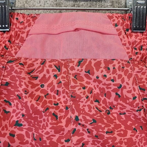 Nike Women's One Dri-FIT Mid-Rise 3" Brief-Lined Shorts, Coral Chalk,size small - Picture 8 of 10